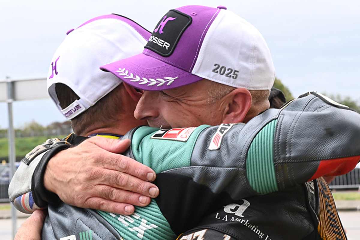 Emotion pur bei Reeves (re.) und Segers nach ihrem WM-Laufsieg in der Motorsport Arena Oschersleben