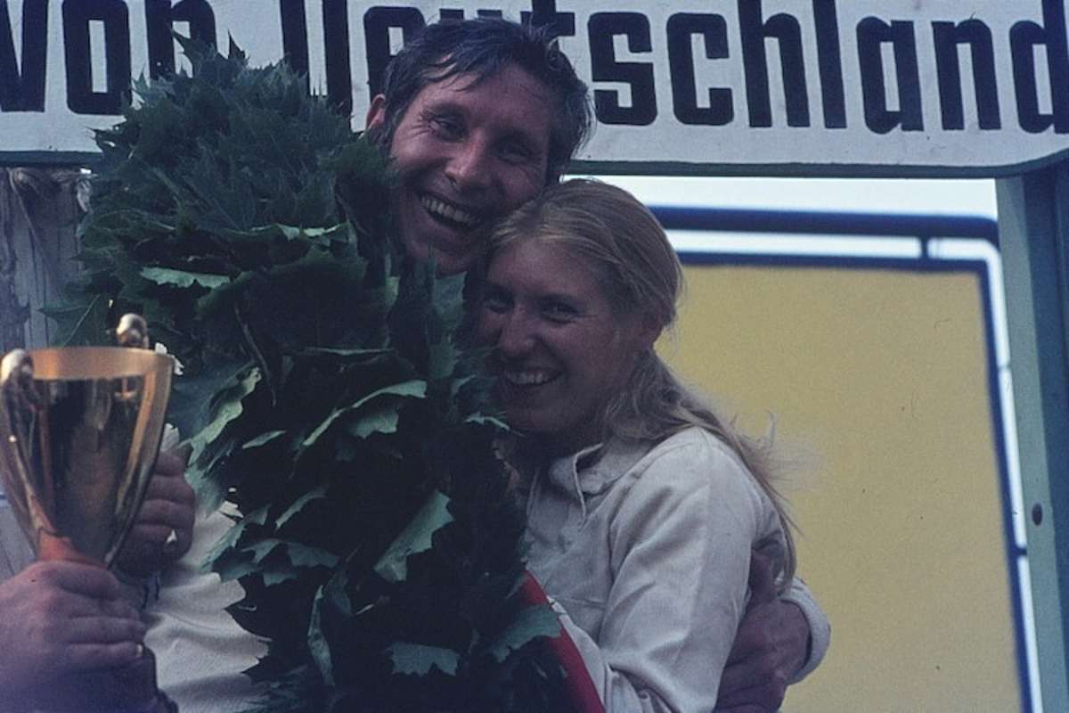 Karriere-Höhepunkt 1970 am Ring: Hannelore Werner mit Formel 2-Sieger Xavier Perrot als Zweite auf dem Podium