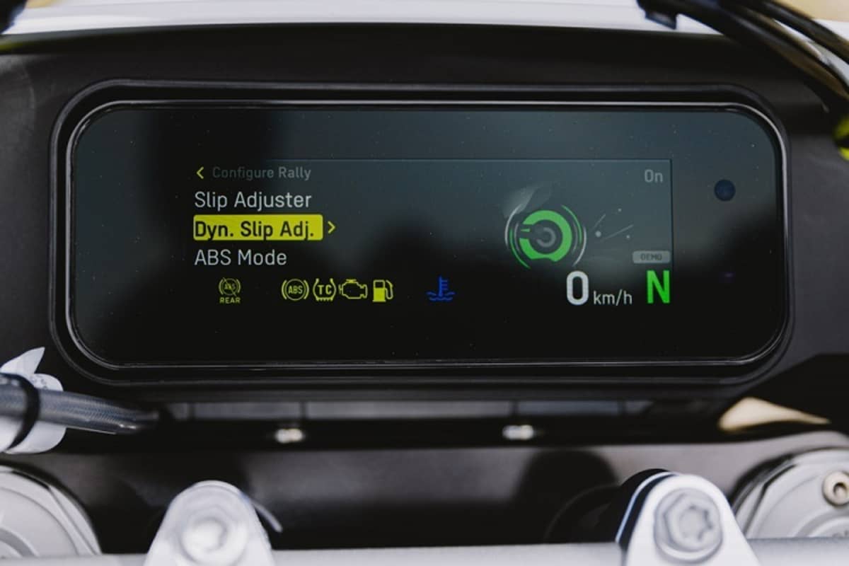 Neues Display mit Ganganzeige und zur Kontrolle der mannigfachen Einstellung der Assistenz-Elektronik