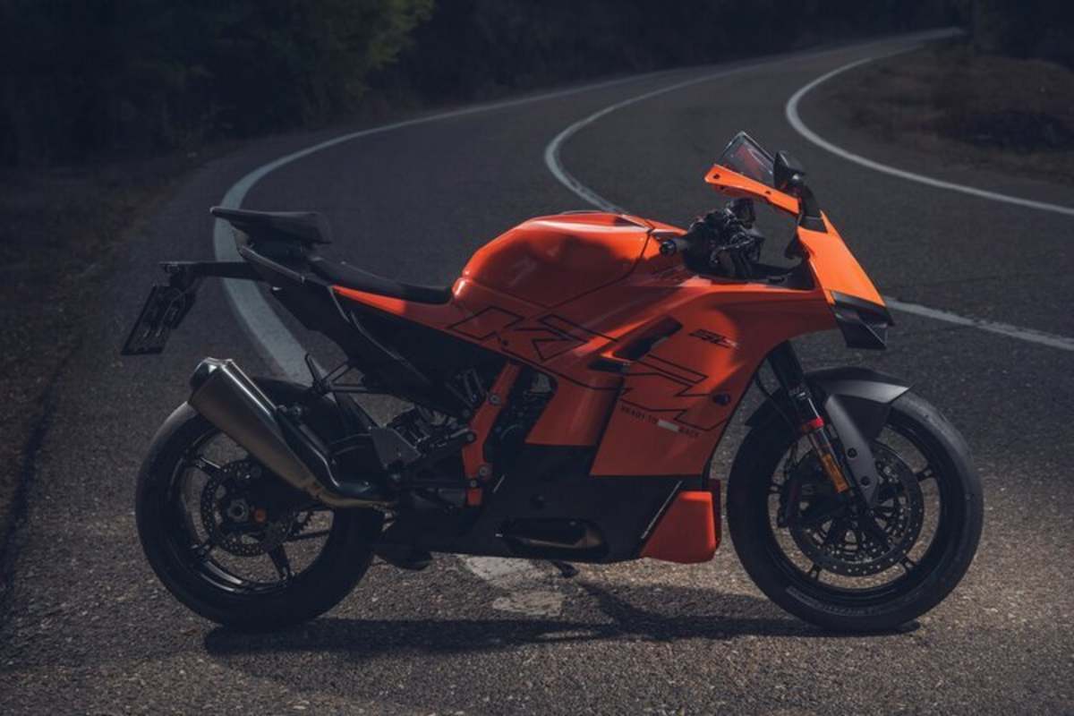 Die neue KTM RC990 RC R rollt ab Oktober 2025 vom Band