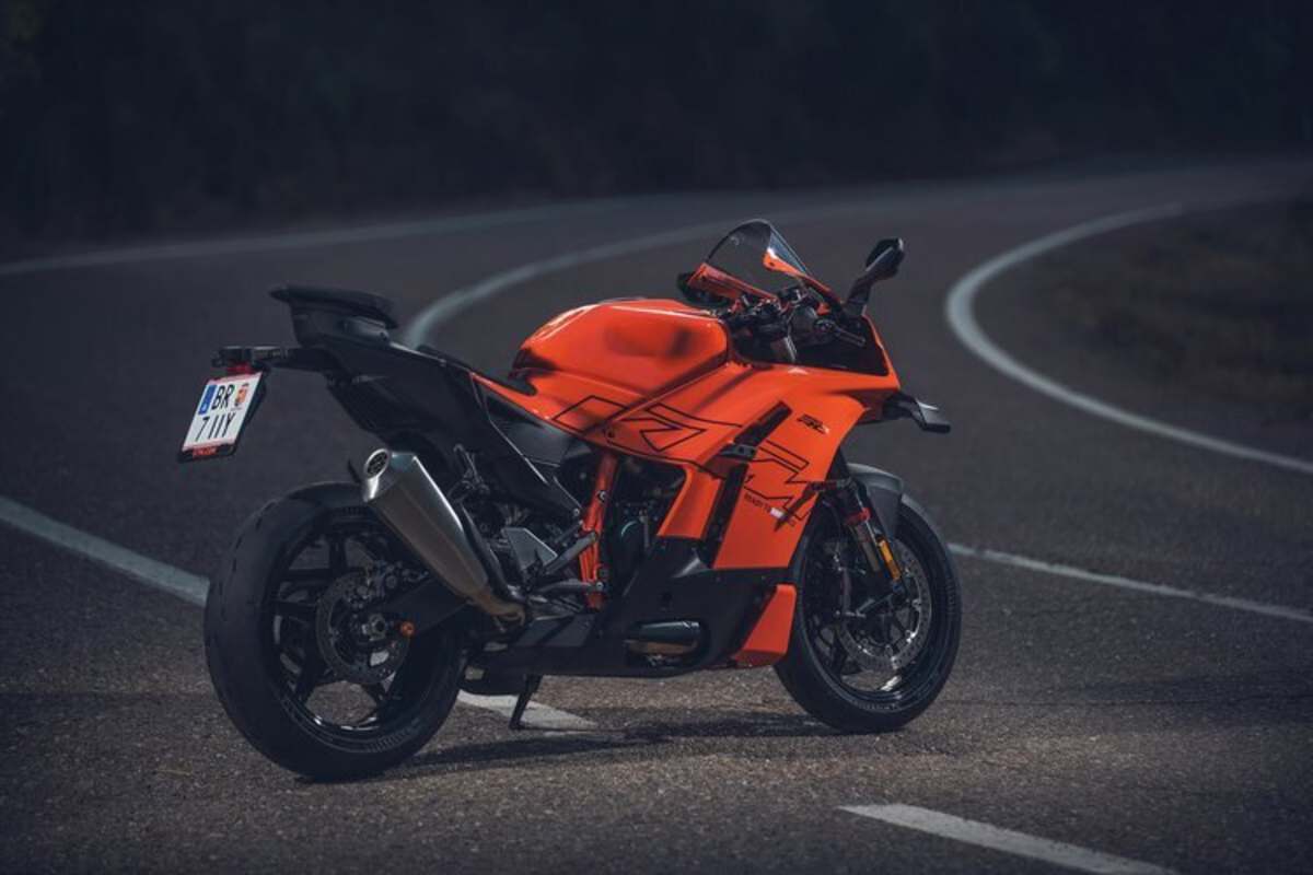 Die neue KTM RC990 RC R rollt ab Oktober 2025 vom Band