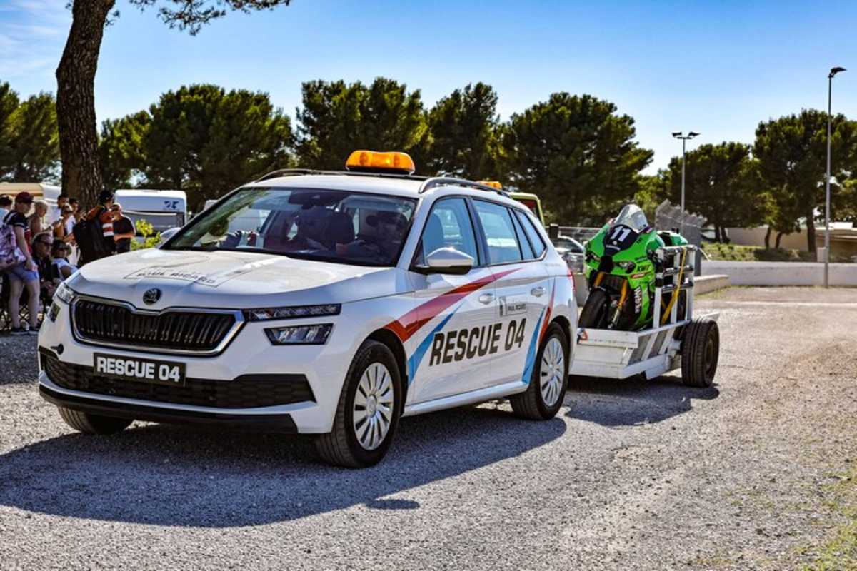 Die Kawasaki musste per Anhänger zurück zur Box gebracht werden