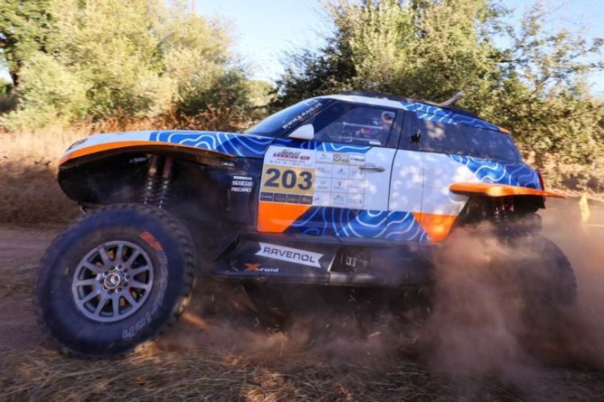 Friss meinen Staub: Auf der letzten Etappe der Baja TT Sharish waren de Mevius/Baumel als Straßenkehrer unterwegs und  schrammten nur knapp am Sieg vorbeischrammten nur knapp am Sieg vorbeiar knapp am Sieg vorbeim