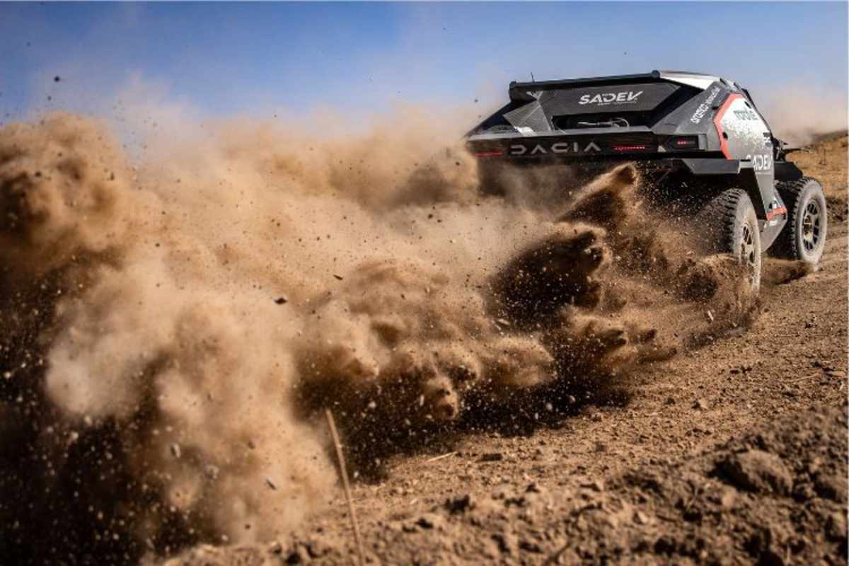 Nach Pech zu Beginn der Rally Raid konnte sich Sebastien Loeb im Dacia noch auf den dritten Platz vorarbeiten