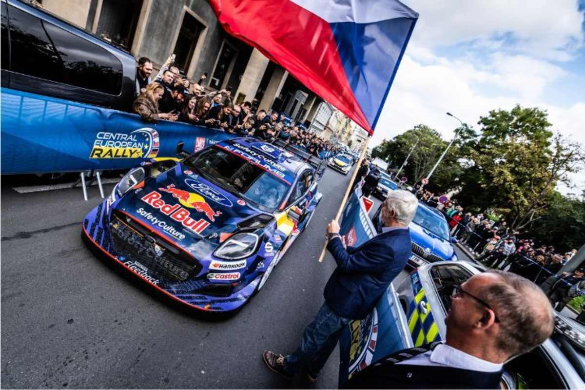 Tschechiens Präsident Petr Pavel eröffnete den Prolog der Central European Rally