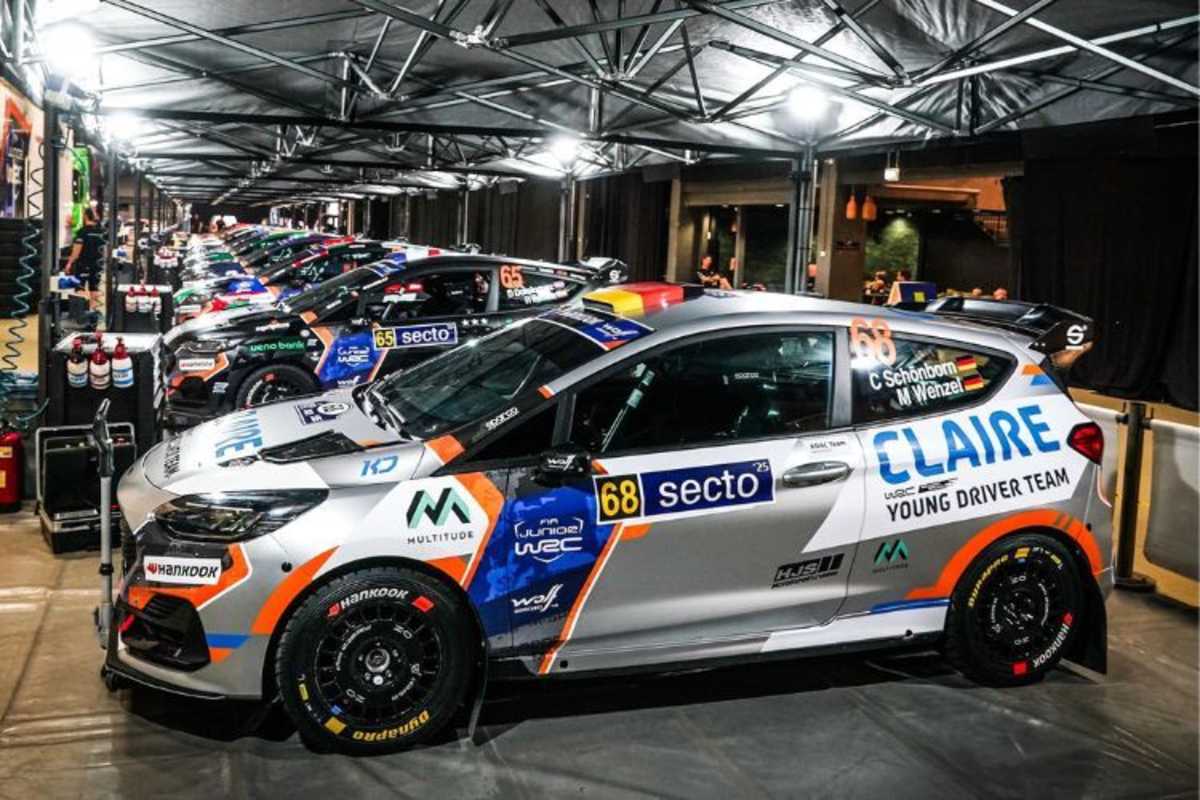 Der M-Sport-Ford von Claire Schönborn im Servicepark vor der Central European Rally