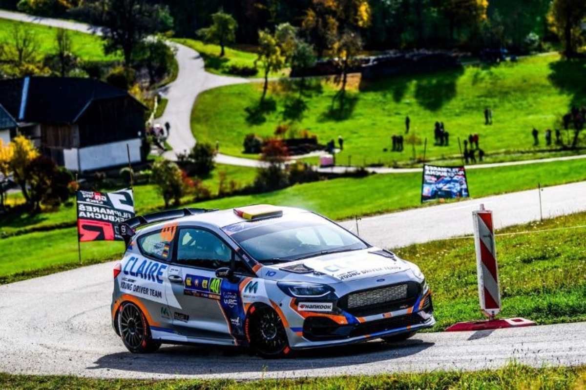 Im Ford Fiesta-Rally3 durch liebliche Herbstlandschaften: Claire Schönborn