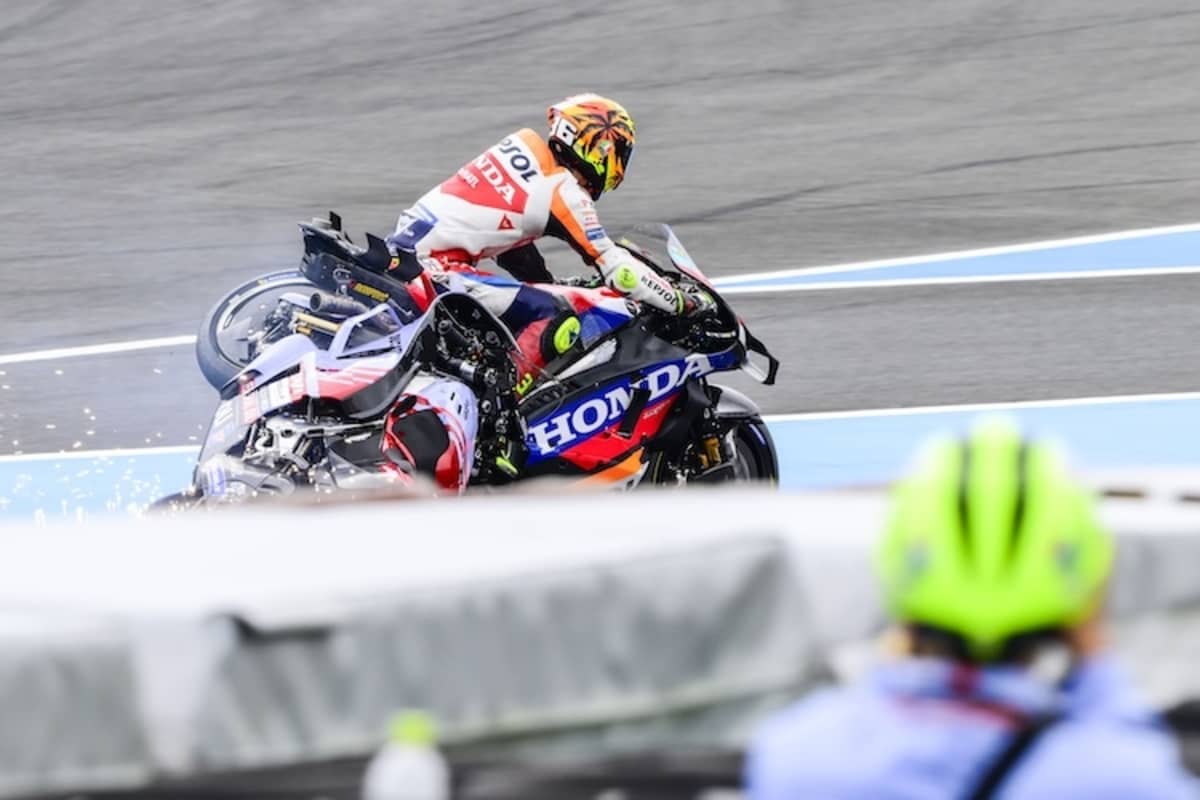 Alex Marquez´ Ducati verkeilte sich in der Honda von Joan Mir