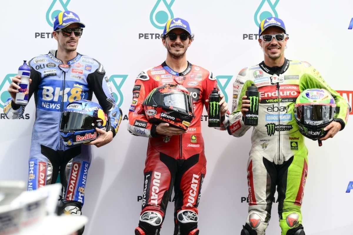 Vertraut und doch überraschend: Pecco Bagnaia auf Pole vor Alex Marquez (li.) und Franco Morbidelli (re.) – alle auf Ducati