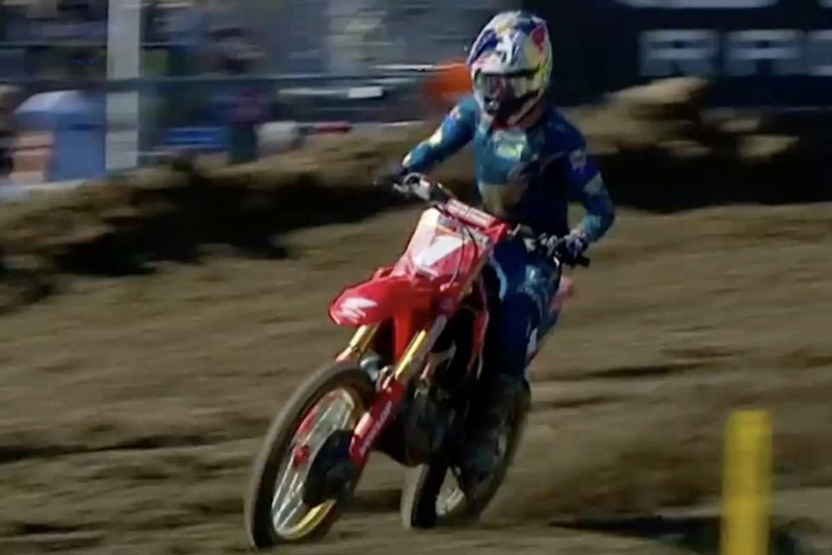 Jett Lawrence gewann das erste Finale überlegen