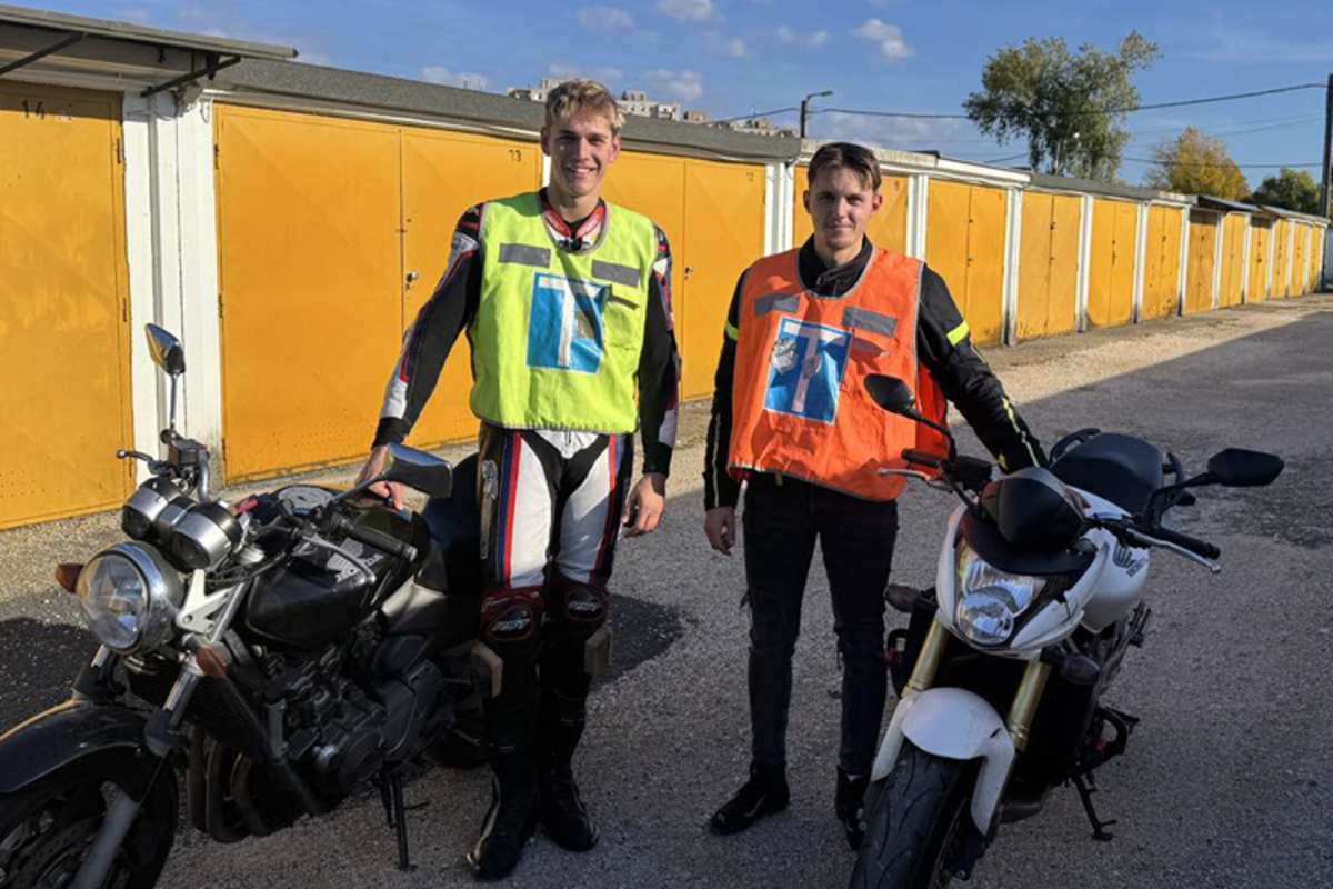 Kovács (li.) hat den Schein