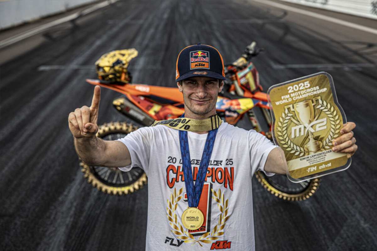 Simon Längenfelder mit seiner WM-Medaille
