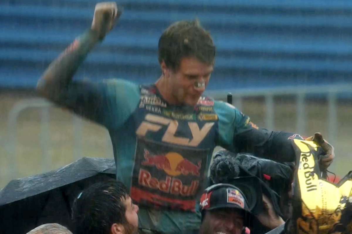 Simon Längenfelder feiert seinen Erfolg