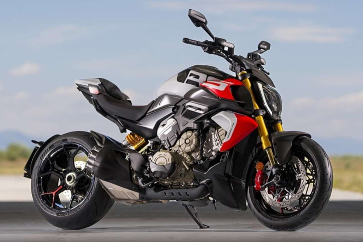 Ducati Diavel V4RS: V4 mit 180 PS, Desmodromik und Trockenkupplung im Cruiser-Style