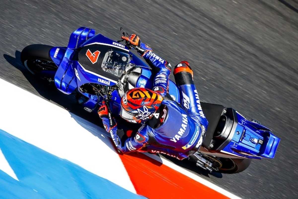 Augusto Fernandez mit der V4-Yamaha