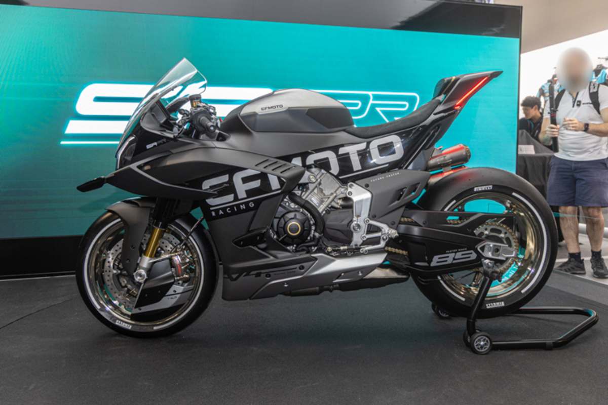 Der Prototyp der CFMoto V4SR-RR sieht schon mal sehr respektabel aus