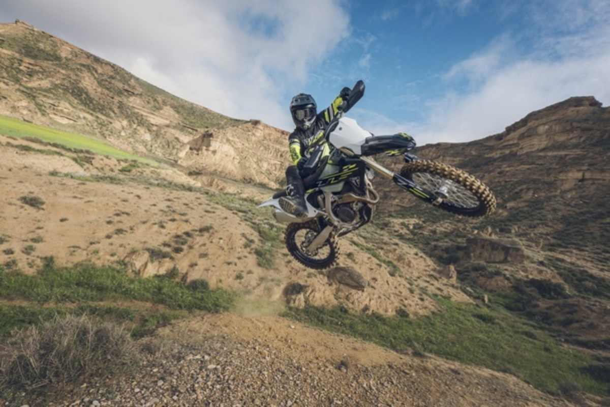 Für entschlossene Vorwärtsbewegung im unwegsamem Gelände: Triumph TF450-C