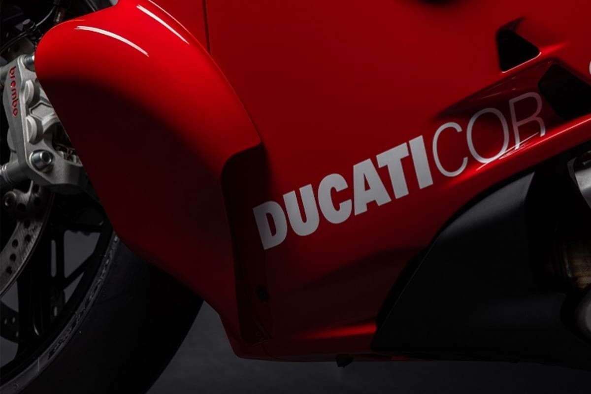 Erstmals an einem Serienmotorrad: Corner Sidepots für Anpressdruck in schnellen Kurven