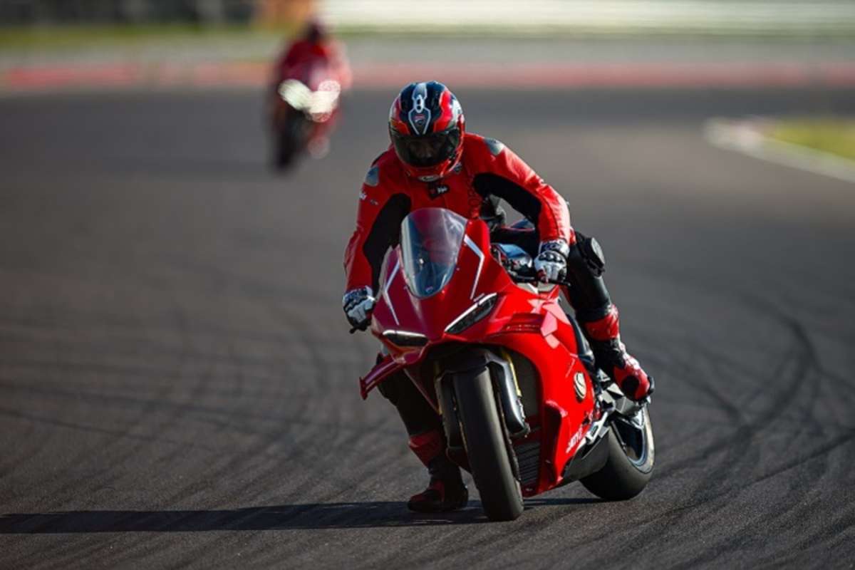Die erweiterte Regelelektronik lässt mehr Hinterrad-Bremsschlupf zu