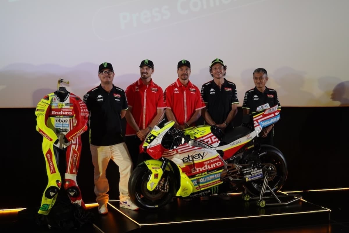 Von links: VR46-Direktor Uccio Salucci, Fabio Di Giannantonio, Franco Morbidelli, Valentino Rossi und Werry Prayogi, President Director von Pertamina