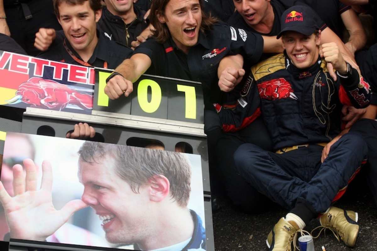 Sebastian Vettel nach dem Sensationssieg mit Toro Rosso in Monza 2008