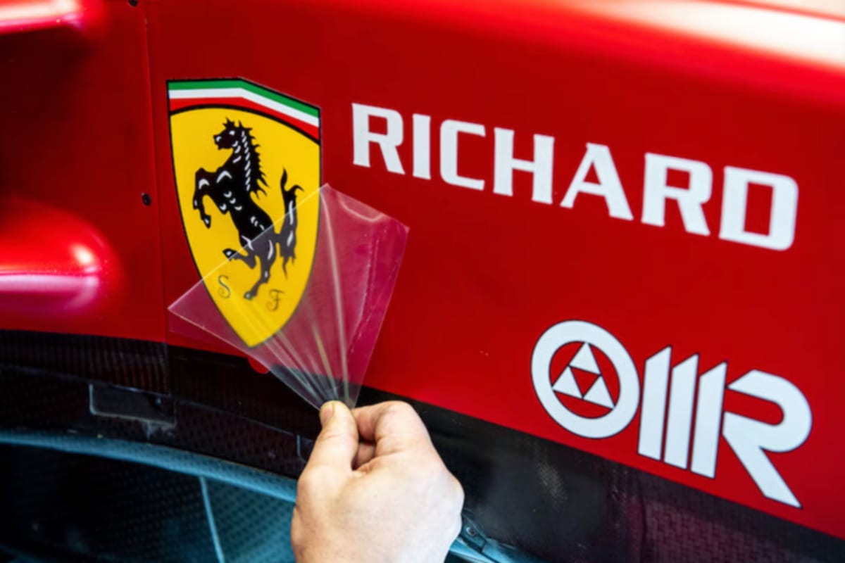 2022 fuhren die Formel-1-Autos von Ferrari mit dem alten Logo