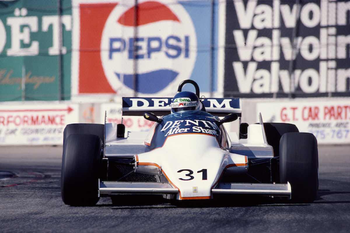 Der Argentinier Miguel-Ángel Guerra mit dem Osella-Panzer in Long Beach 1981