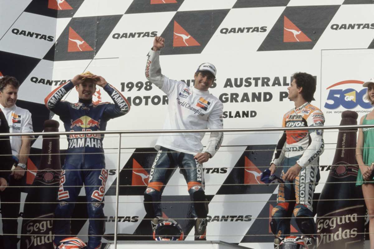 Mick Doohan holte vier seiner fünf Titel im Repsol-Design, Alex Crivillé (rechts) einen