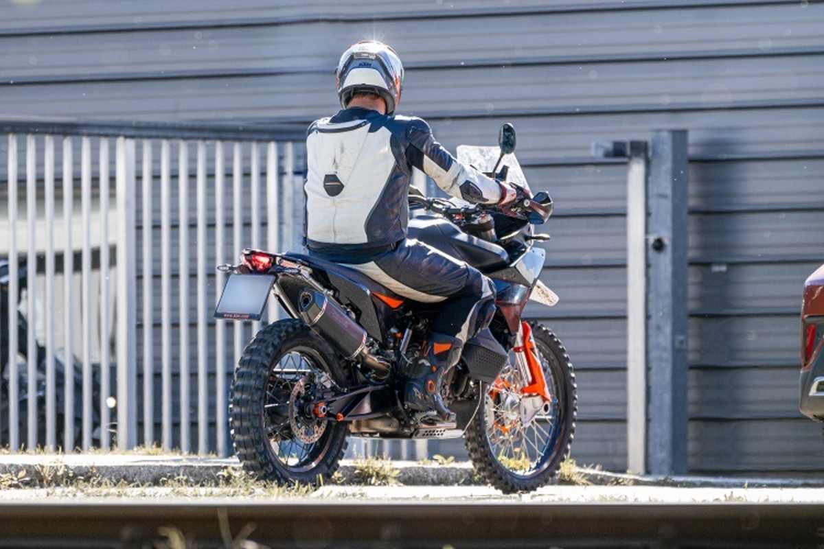 Bei entsprechendem Gewicht könnte das eine Basis sein für ein  kostengünstiges Rallye-Motorrad für Hobbyfahrer