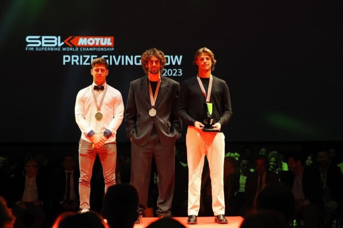 Marcel Schrötter, Stefano Manzi und Nicolo Bulega (v.l.)