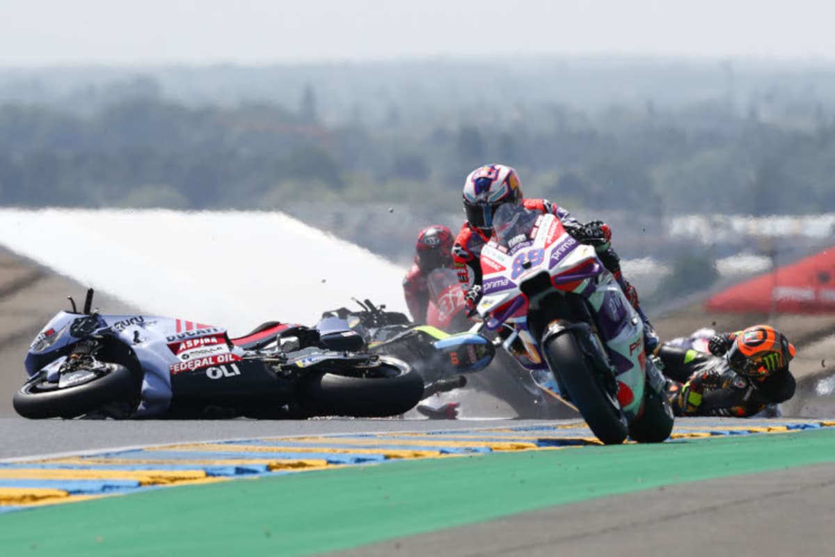 Der angsteinflößende Crash zwischen Alex Márquez und Marini