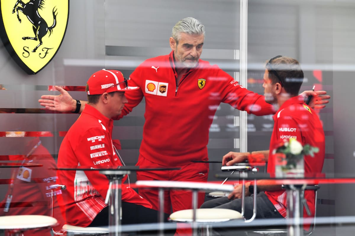 Maurizio Arrivabene mit Kimi Räikkönen und Sebastian Vettel