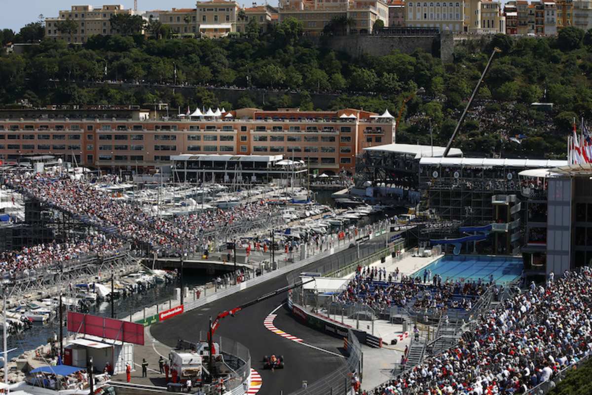 Die Schwimmbad-Passage