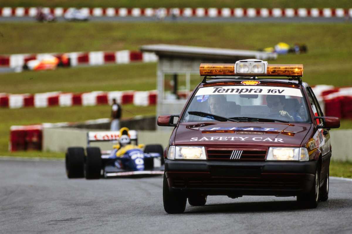 1993 in Brasilien: Ein Fiat Tempra als Safety-Car