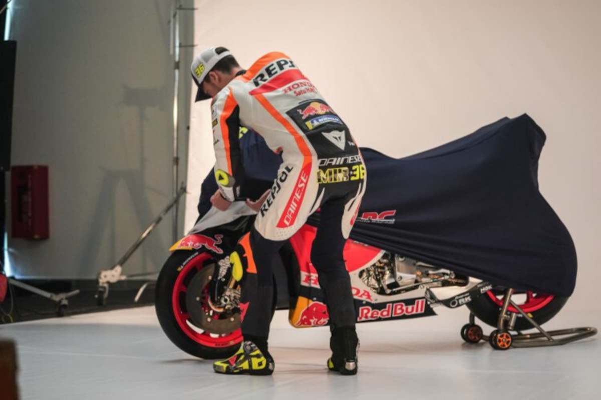 Joan Mir enthüllt erstmals seine Repsol-Honda in den Farben der Saison 2023