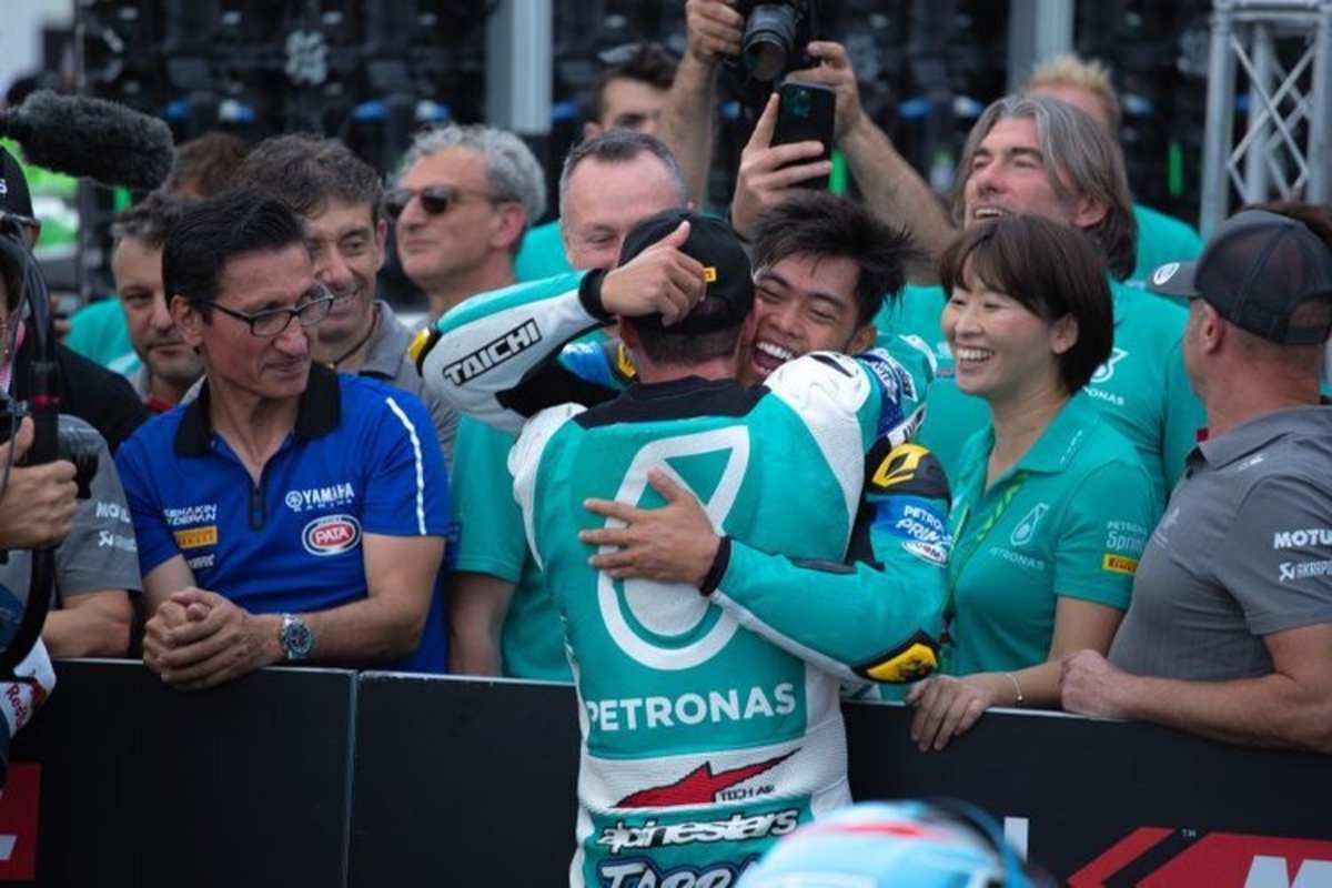 Auch Teamkollege Adam Norrodin freute sich mit Mackenzie