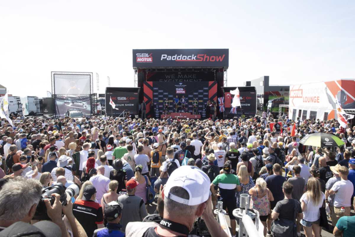 Die «Paddock Show» begeistert die Besucher im Fahrerlager