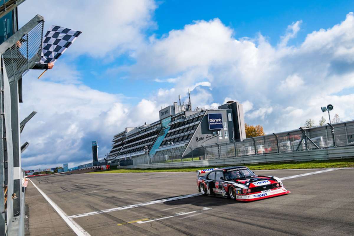  Peter Mücke bestimmt mit seinem Ford Capri die Tourenwagen Classic