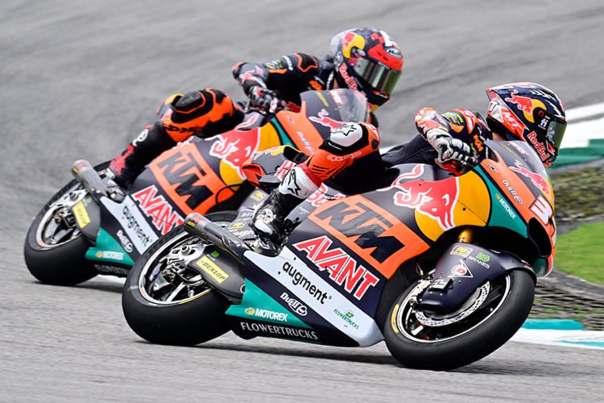 Pedro Acosta (37) vir seinem Teamkollegen Albert Arenas