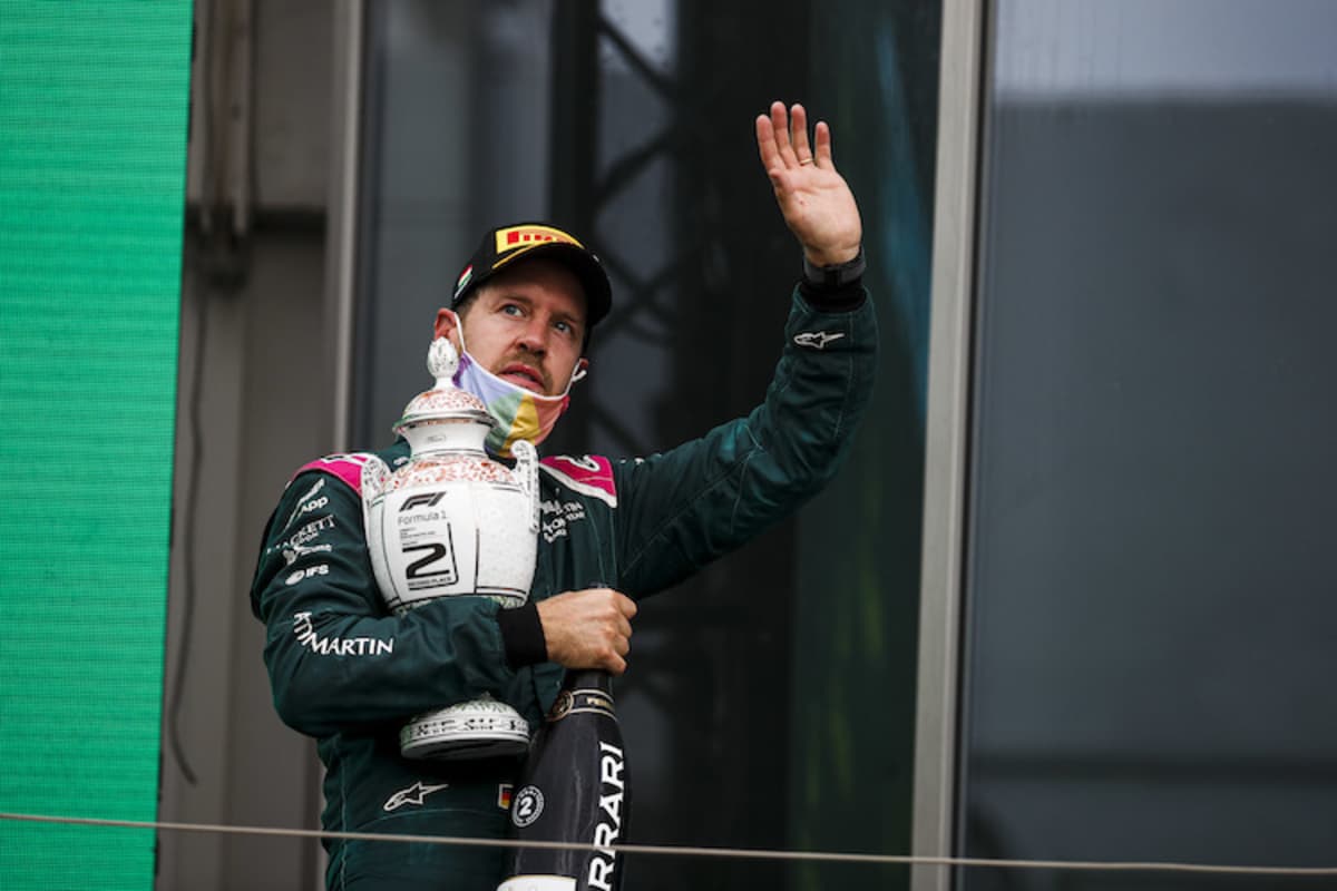 Sebastian Vettel 2021 in Ungarn mit einer hübschen Vase