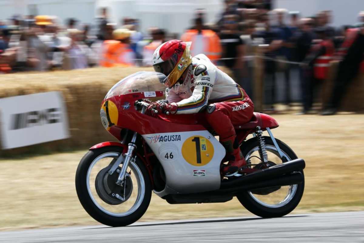 Giacomo Agostini ließ es sich auch nicht nehmen, in Goodwood zu fahren