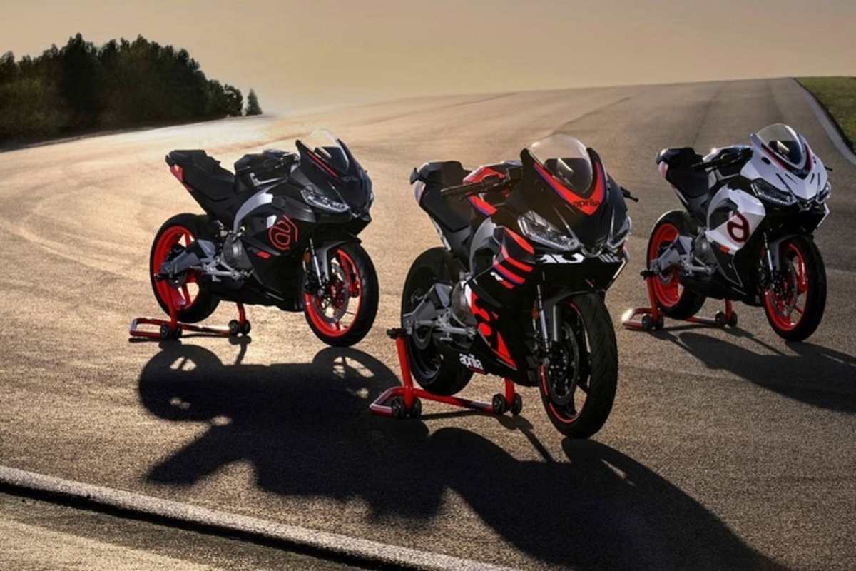 Zur offiziellen Vorstellung zeigt Aprilia drei Farbvarianten der RS457