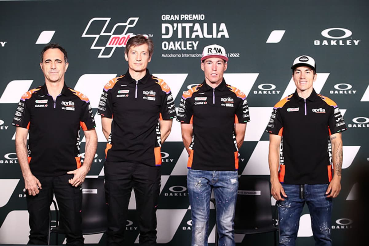 Das Aprilia-Werksteam 2022: Romano Albesiano, Massimo Rivola, Aleix Espargaró und Maverick Viñales