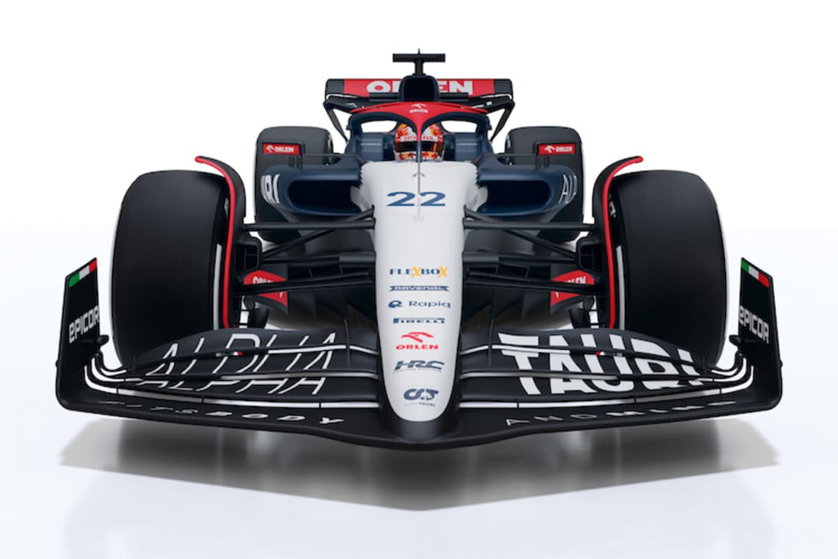 Auch von vorne sind die roten Akzente klar erkennbar