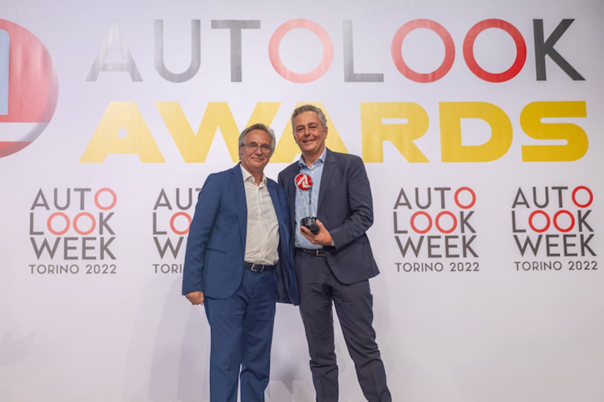 Auch Pirelli wurde ausgezeichnet, rechts Rennchef Mario Isola