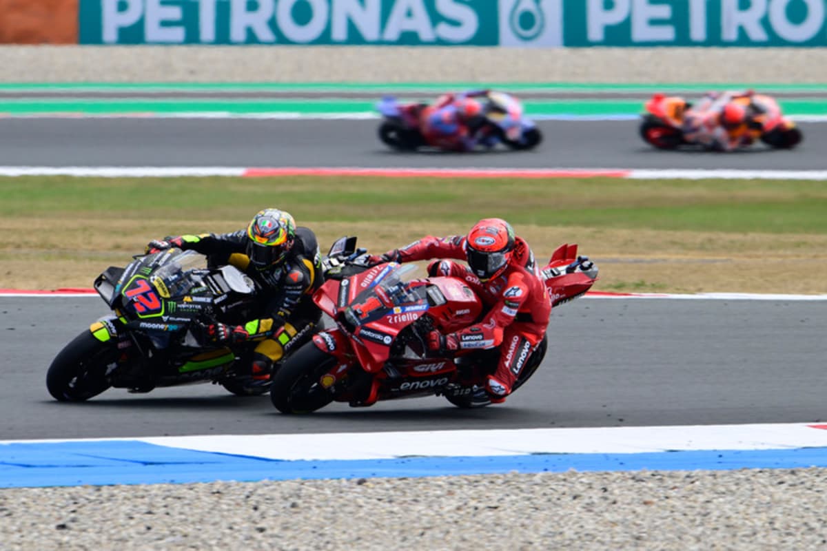 Rad-an-Rad-Kämpfe sind an der Tagesordnung: Bezzecchi (72) vor Bagnaia (1)