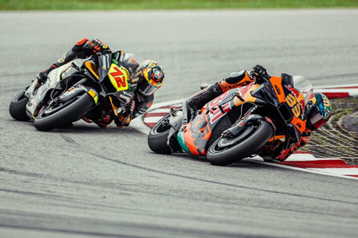 Zweikampf im Rennen: Brad Binder (33) vor Bezzecchi, der auf Platz 4 landete