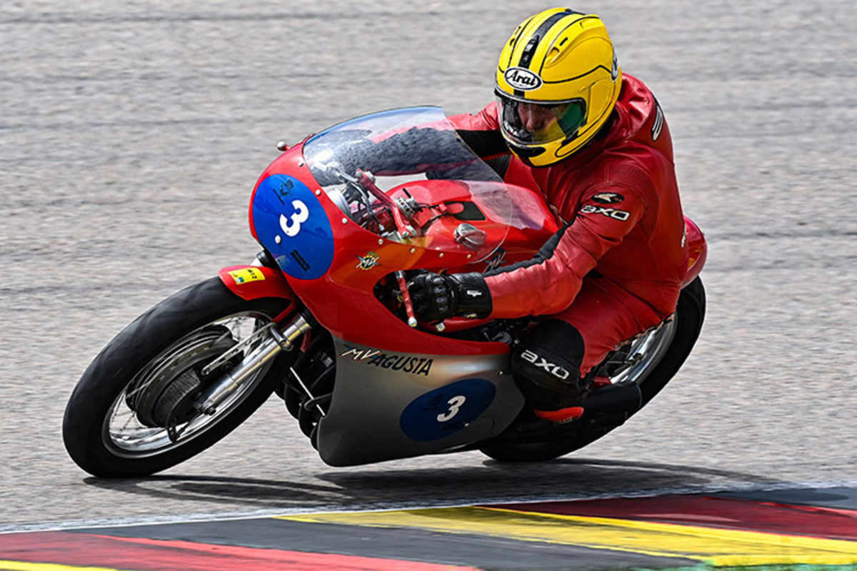 Gianfranco Bonera durfte die 350-ccm-Sechszylinder-MV Agista von Bernd Wagner fahren 