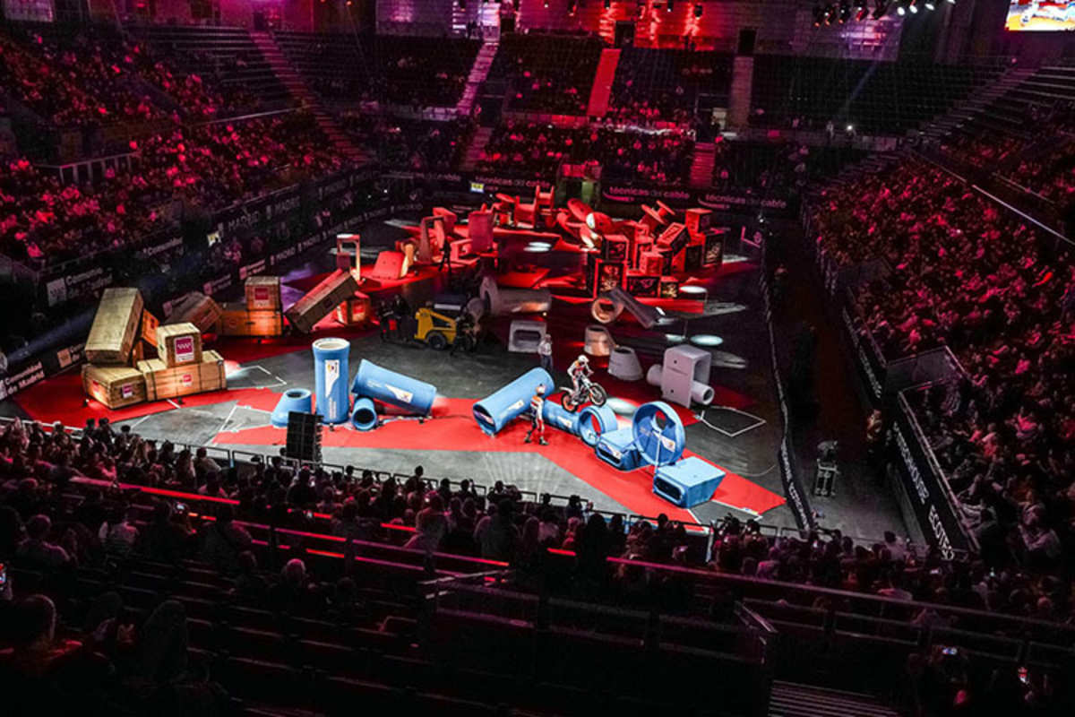 Viele Hindernisse auf engstem Raum: Das ist die Indoor-Trial-WM 