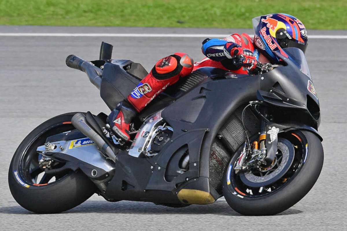 Stefan Bradl mit Heckflügeln